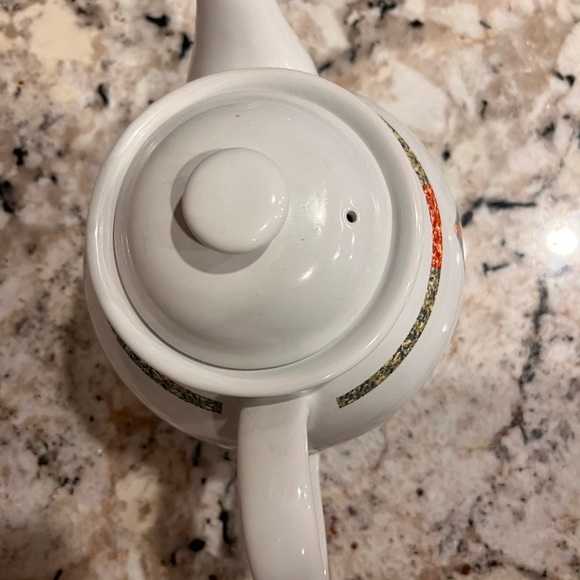 Corelle White Stoneware Teapot Sand Art Pattern. 6 cups - Picture 6 of 9